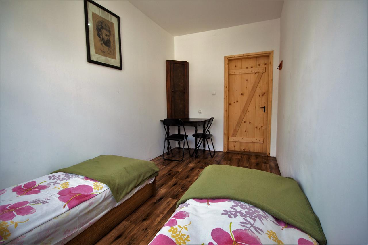Kremenaros Hostel Ustrzyki Górne Exterior foto